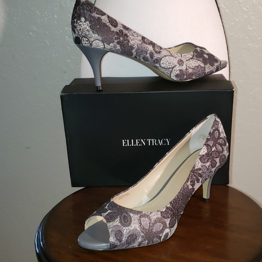NWT. Ellen Tracy Shoe